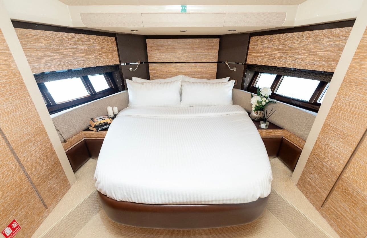 Azimut 53ft