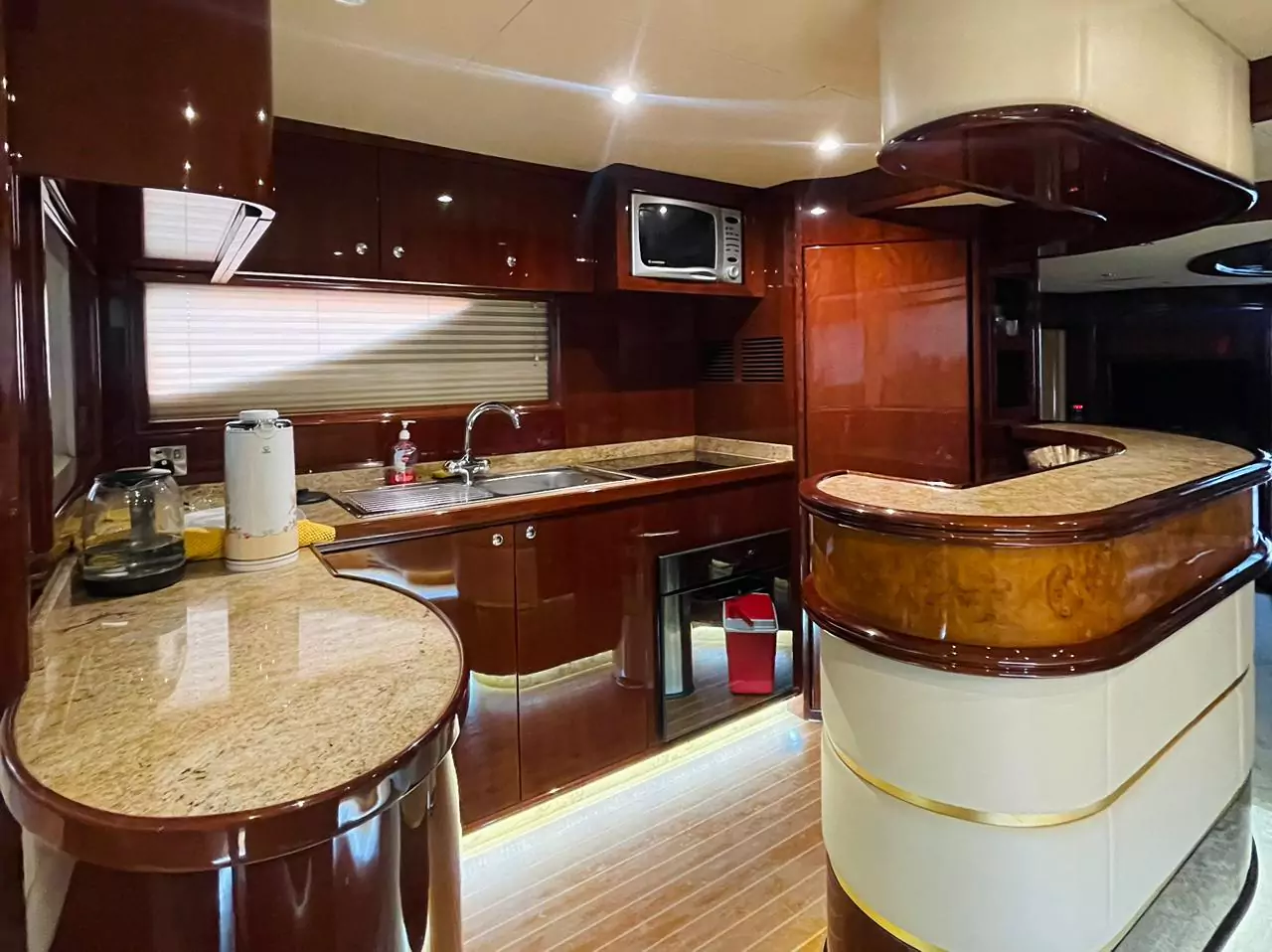 Majesty 70ft